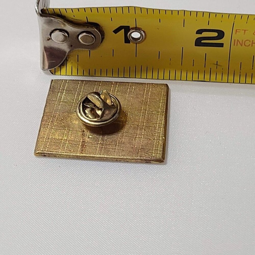 Pioneers A Volunteer Network Centennial 100 Years Lapel Pin Gold Tone 1911-2011 - Picture 5 of 5